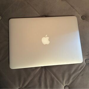 MacBook Air (13-inch, 2017)